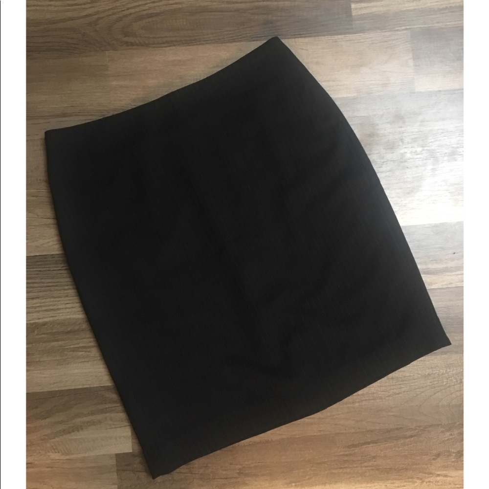 3/$25 Banana Republic size 4 skirt with pinstripe
